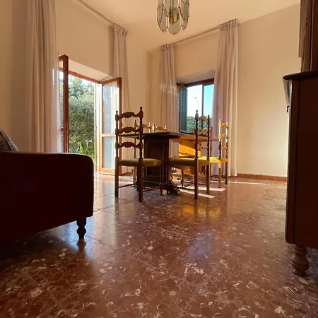Tosa - Lt Mare Sabaudia بيت للعطل *
